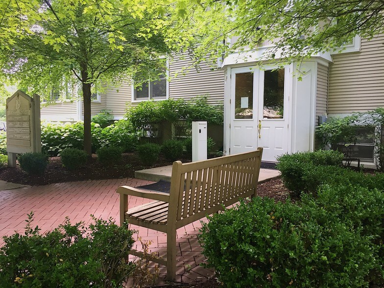 More Photos Of 19 N Grant St, Hinsdale Office For Lease