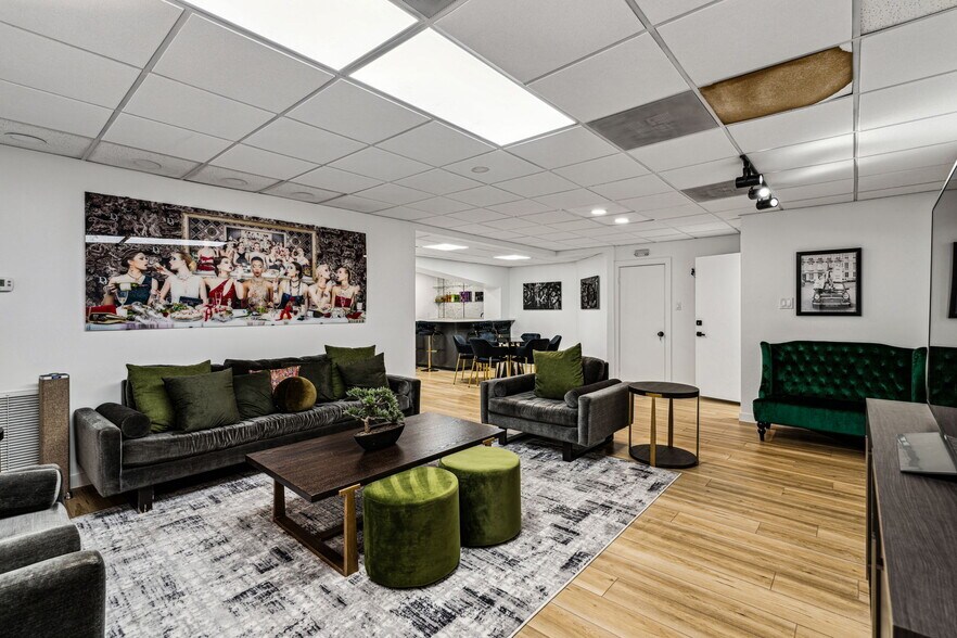 More Photos Of 5703-5705 Edgemoor Dr, Houston Warehouse For Lease