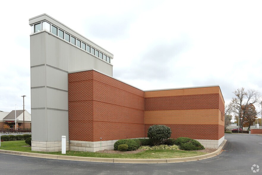 More Photos Of 900 Spring St, Jeffersonville Medical For Lease