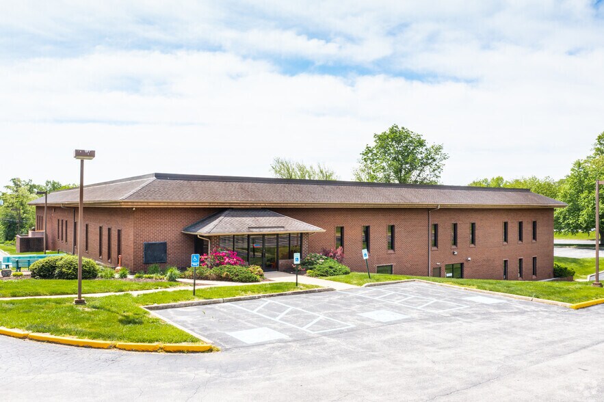 More Photos Of 335 Bishop Hollow Rd, Newtown Square Office For Sale