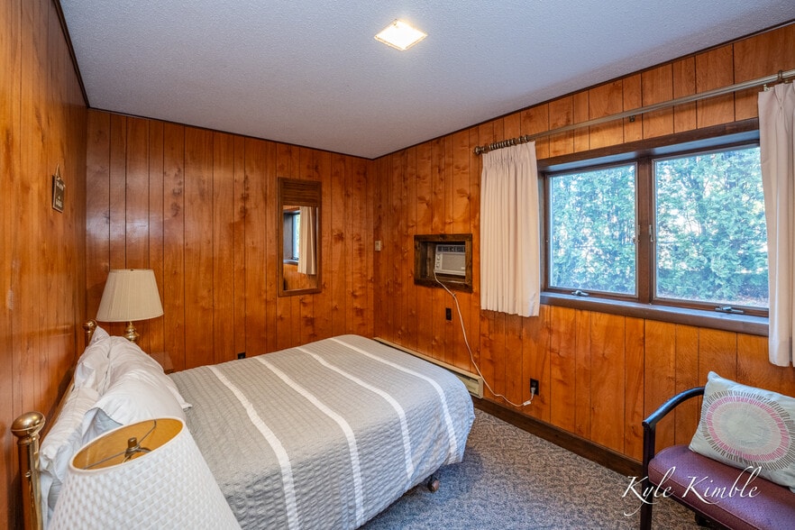 More Photos Of 104 W Houghton Lake Dr, Prudenville Hotel For Sale