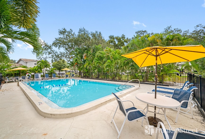 More Photos Of 120 47th Ave N, Saint Petersburg Apartments For Sale
