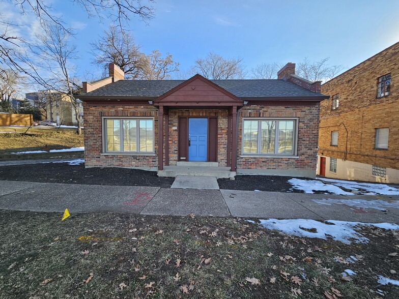 More Photos Of 2436 Central Pky, Cincinnati Loft Creative Space For Sale