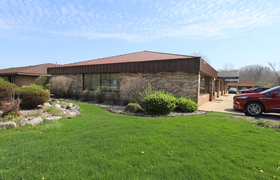 More Photos Of 2255 S Linden Rd, Flint Office For Sale