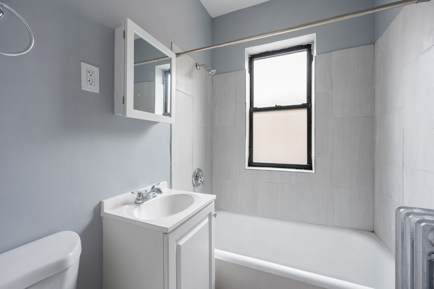 More Photos Of 4408-4414 S Drexel Blvd, Chicago Apartments For Sale