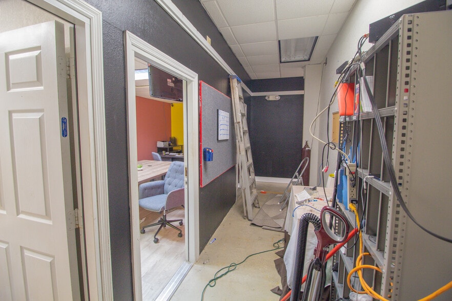 More Photos Of 17 Hickory St, Arcadia Storefront Retail Office For Sale