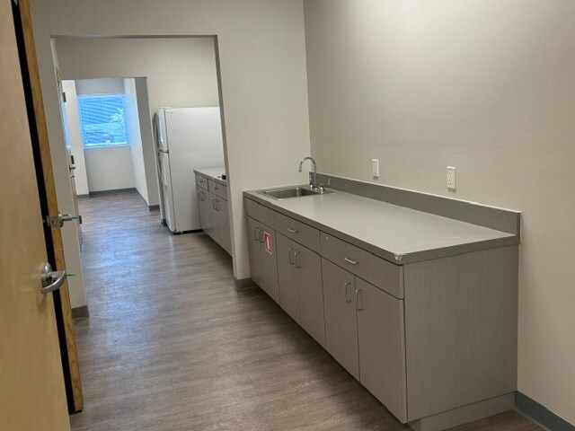 More Photos Of 8221-8249 Vicela Dr, Sarasota Office For Sale