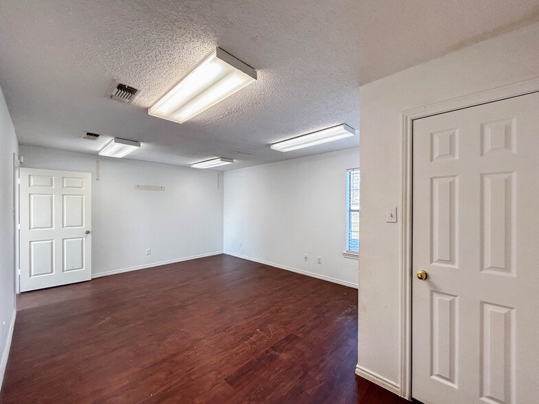More Photos Of 405 S Elm St, Denton Apartments For Sale