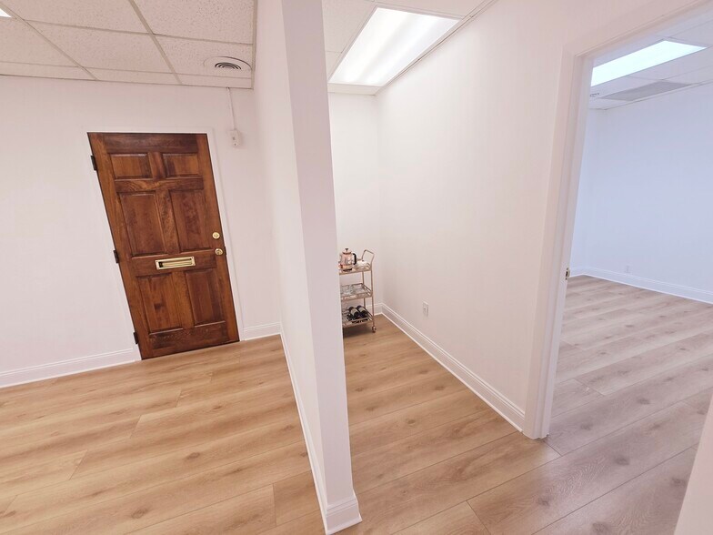 More Photos Of 155-157 E New England Ave, Winter Park Medical For Sale