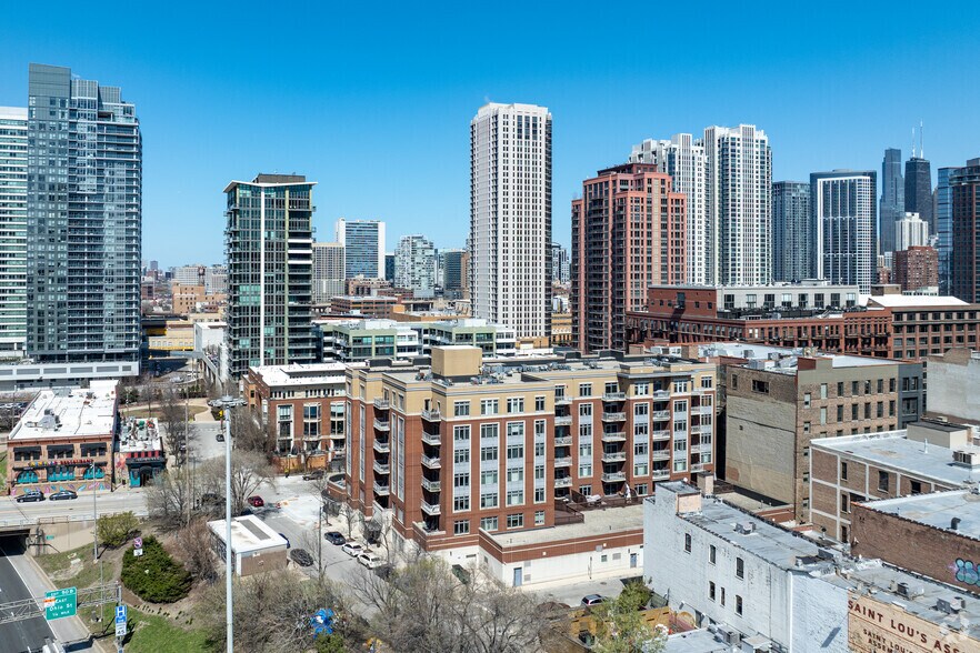 More Photos Of 657 W Fulton St, Chicago Apartments For Lease