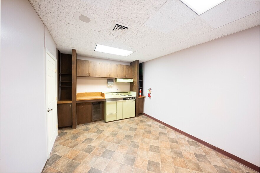 More Photos Of 700 Main St, Pineville Bank For Lease