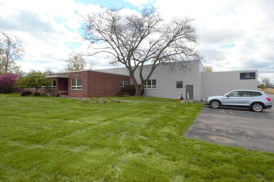 More Photos Of 2025 Brighton Henrietta Town Line Rd, Rochester Manufacturing For Lease
