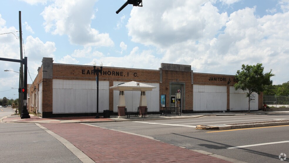 More Photos Of 1100 N Main St, Jacksonville Office For Lease