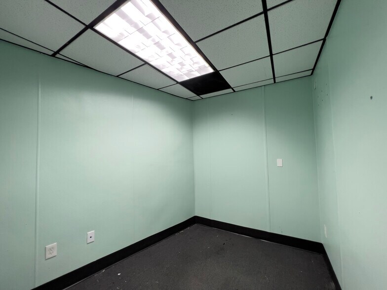 More Photos Of 3400 NE 2nd Ave, Miami Restaurant For Sale