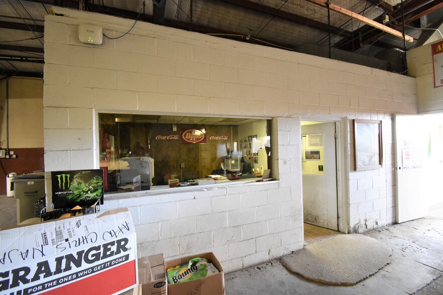 More Photos Of 2305 W Highway 90, Alpine Warehouse For Sale