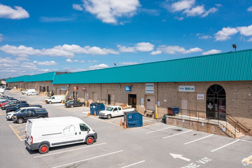 More Photos Of 7 W Aylesbury Rd, Timonium Unknown For Lease