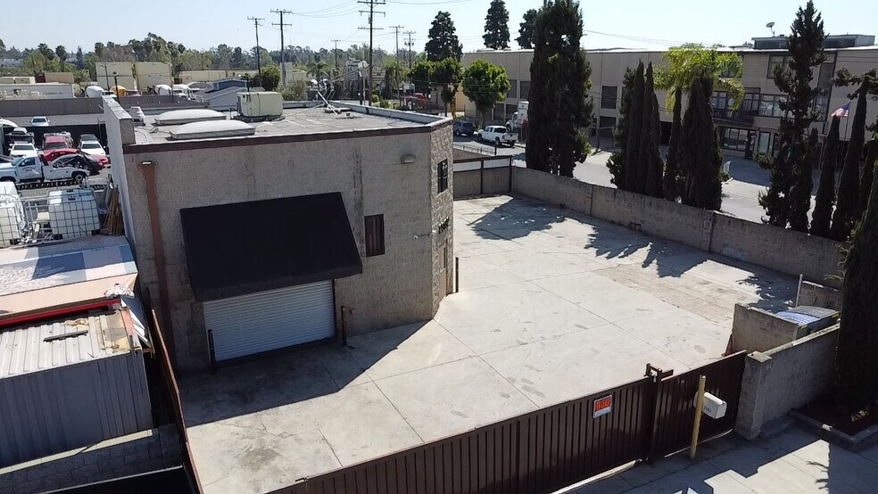 More Photos Of 23182 Orange Ave, Lake Forest Warehouse For Lease