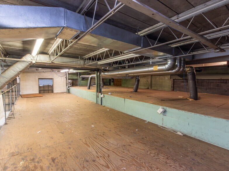 More Photos Of 66 Ralston St, Keene Distribution For Sale