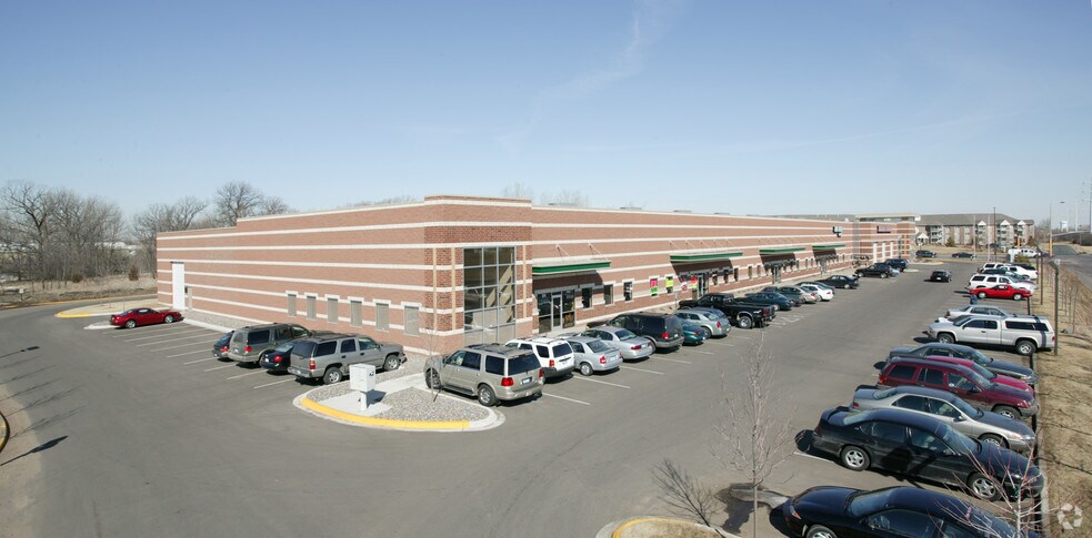 More Photos Of 8451-8479 Xerxes Ave N, Brooklyn Park Showroom For Lease