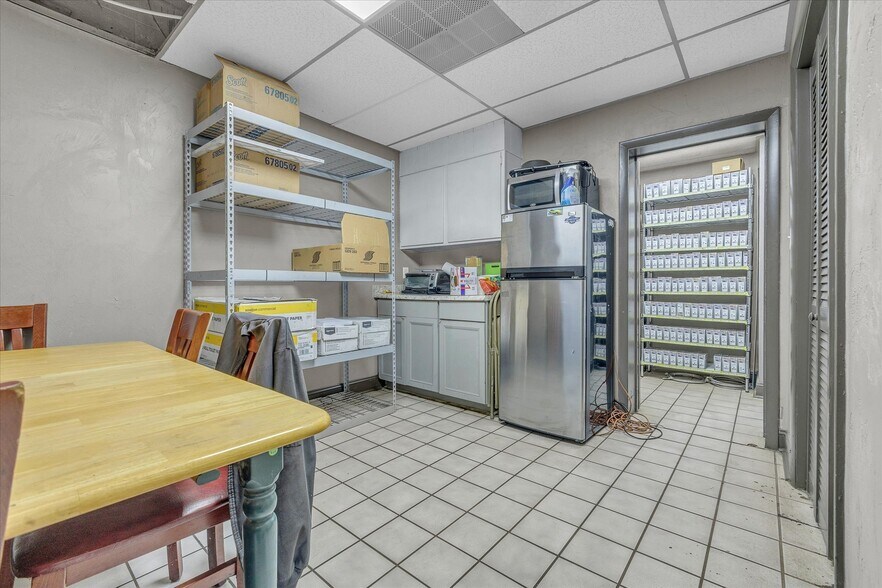 More Photos Of 1474 Peters Creek Rd NW, Roanoke Auto Repair For Sale