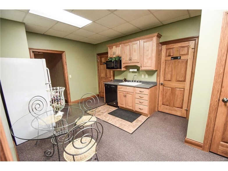 More Photos Of 10 N Market St, Troy Storefront Retail Office For Lease