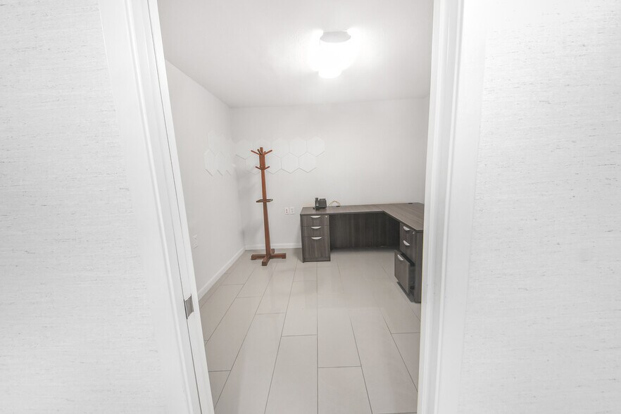 More Photos Of 7030 Bretshire Dr, Houston Medical For Sale