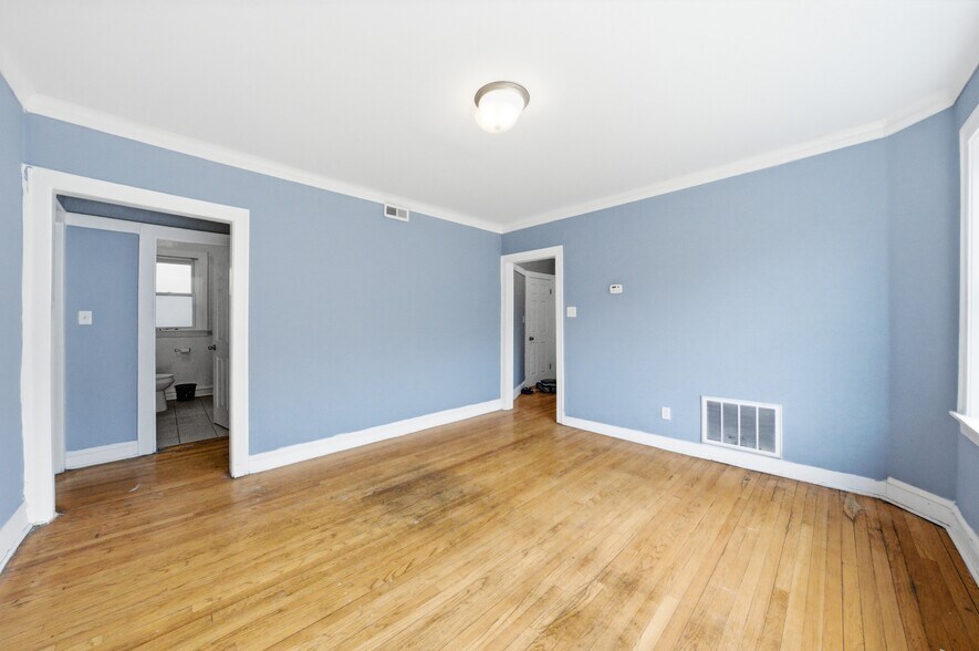 More Photos Of 7352 S Langley Ave, Chicago Apartments For Sale