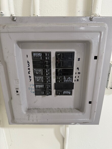 More Photos Of 7801-7807 Telegraph Rd, Montebello Flex For Lease