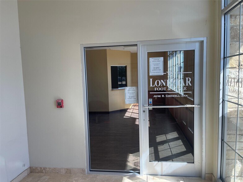 More Photos Of 1200 Crawford Ave, Granbury Medical For Lease