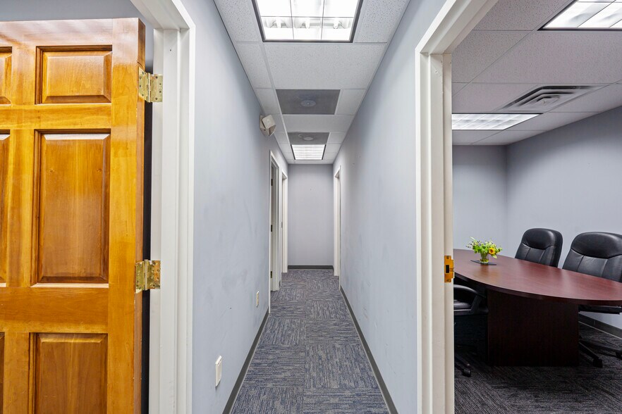 More Photos Of 124 Dorchester Sq, Westerville Office For Sale