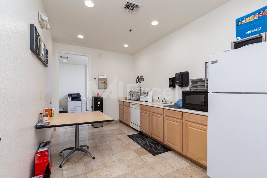 More Photos Of 220 Commerce Park Ct, North Las Vegas Manufacturing For Sale