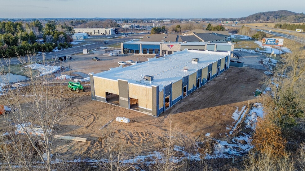 More Photos Of 1643 Commercial Blvd, Chippewa Falls Freestanding For Lease