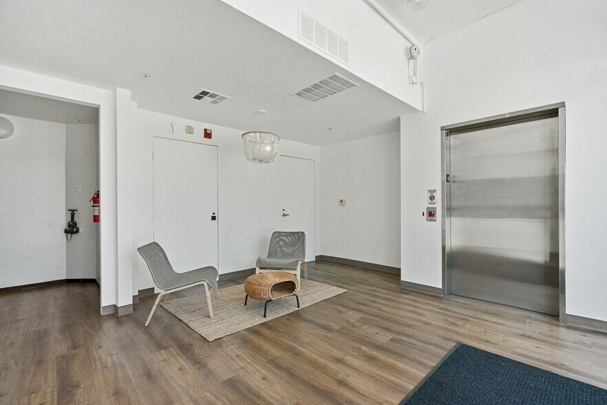 More Photos Of 135 W Magnolia Blvd, Burbank Loft Creative Space For Lease