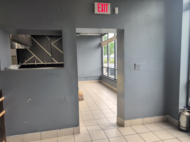 More Photos Of 45788 Woodward Ave, Pontiac Restaurant For Lease