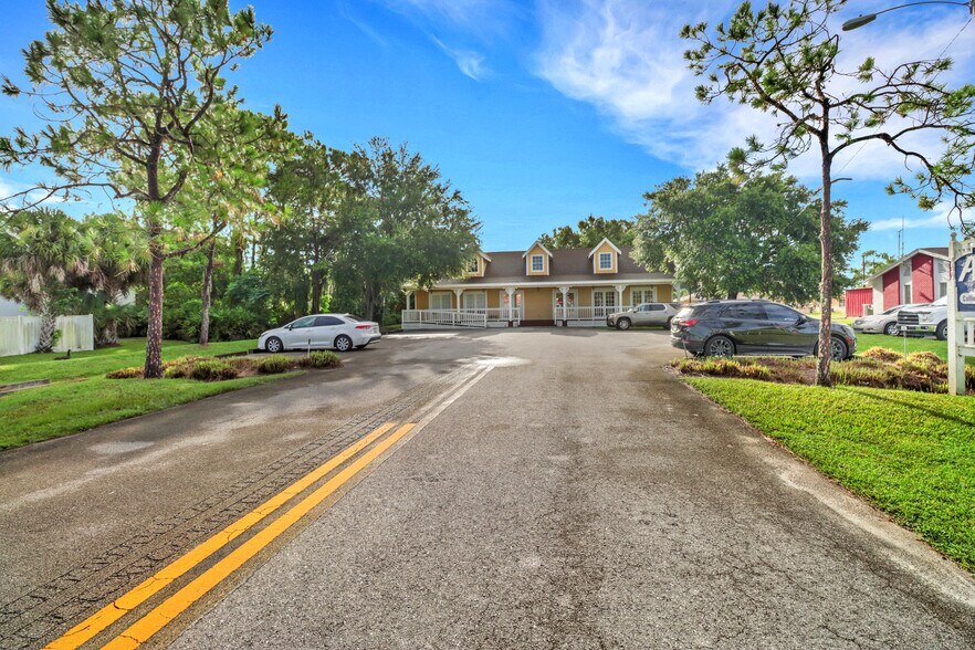 More Photos Of 1312 15th St N, Immokalee Office For Sale