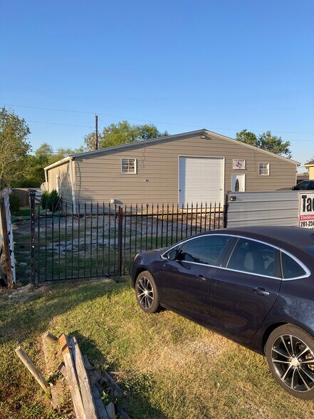 More Photos Of 2213 Ellis Dr, Rosharon Warehouse For Sale