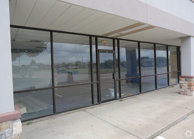 More Photos Of 3005-3007 S Carrier Pky, Grand Prairie Unknown For Lease