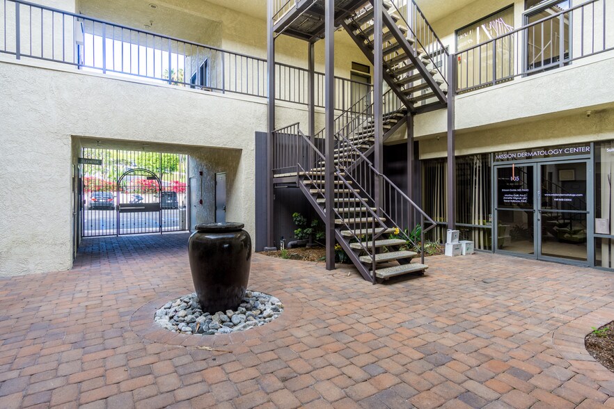 More Photos Of 629 Camino de los Mares, San Clemente Medical For Lease
