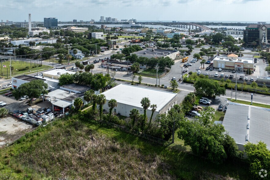 More Photos Of 122 S Segrave St, Daytona Beach Office For Sale