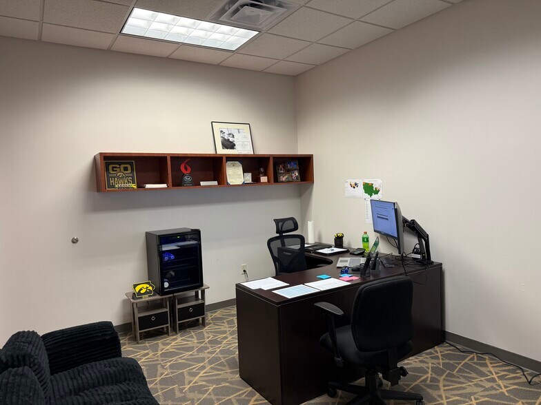 More Photos Of 2665 SE Oak Tree Ct, Ankeny Light Distribution For Lease