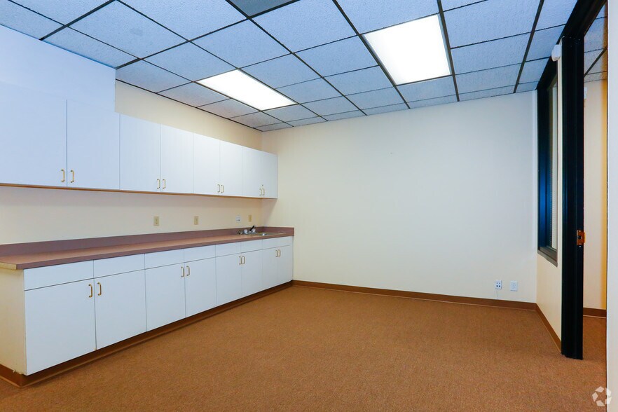 More Photos Of 1771 E Flamingo Rd, Las Vegas Unknown For Lease