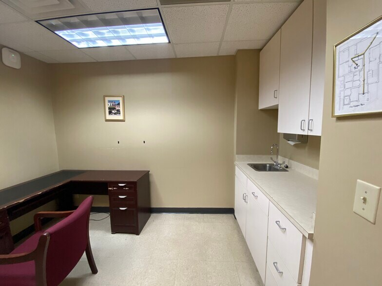 More Photos Of 784 Prince Ave, Athens Medical For Sale