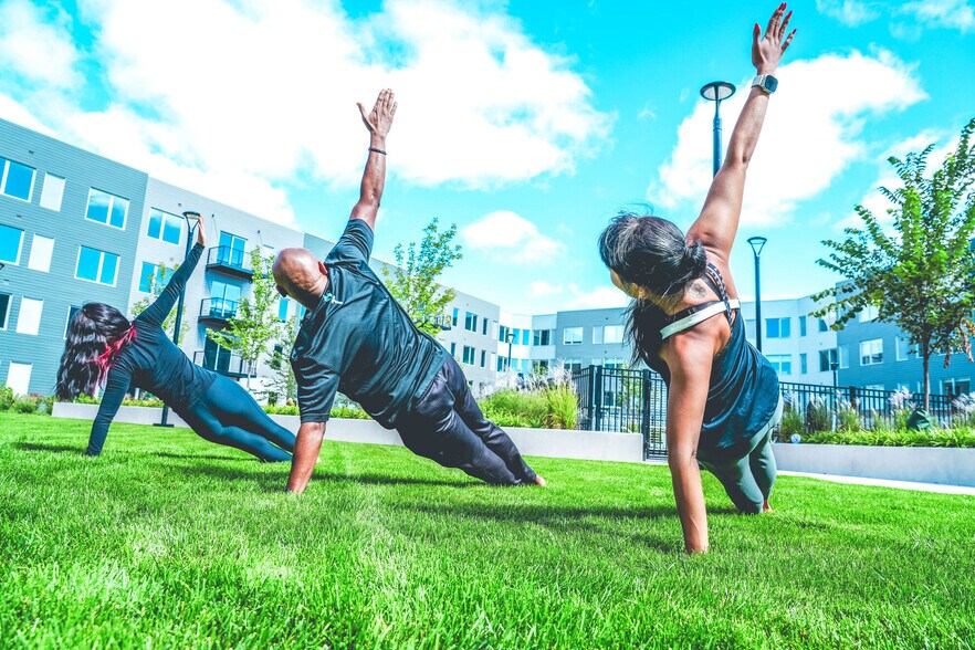 More Photos Of 7215 N District Ave, Lincolnwood Apartments For Lease