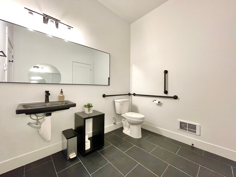 More Photos Of 4200 Love Ln, Bozeman Self Storage For Sale