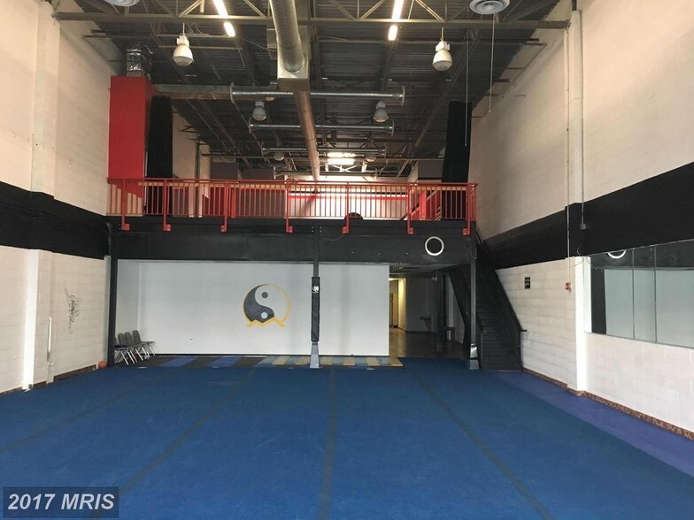 More Photos Of 3852 Dulles South Ct, Chantilly Warehouse For Lease