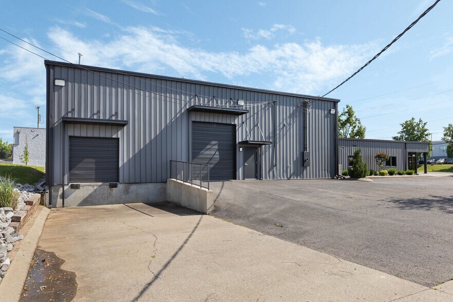 More Photos Of 533 Myatt Dr, Madison Showroom For Sale