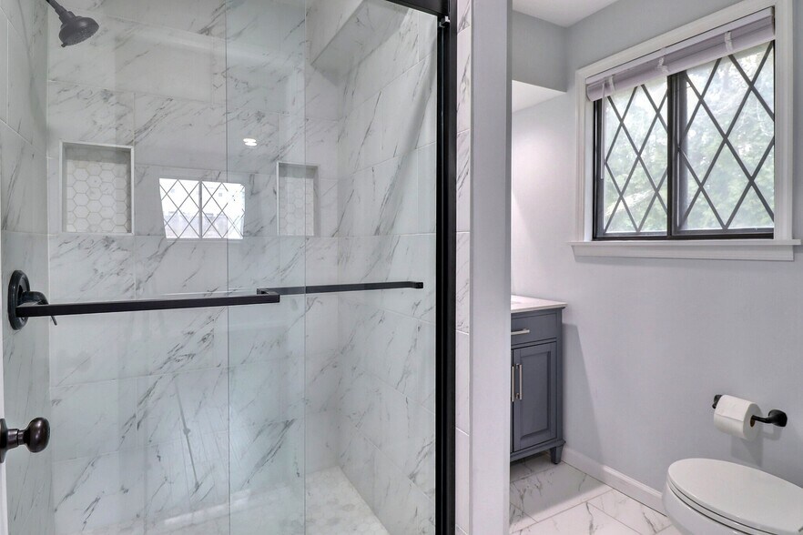 More Photos Of 3360 PA-940, Mount Pocono Specialty For Sale