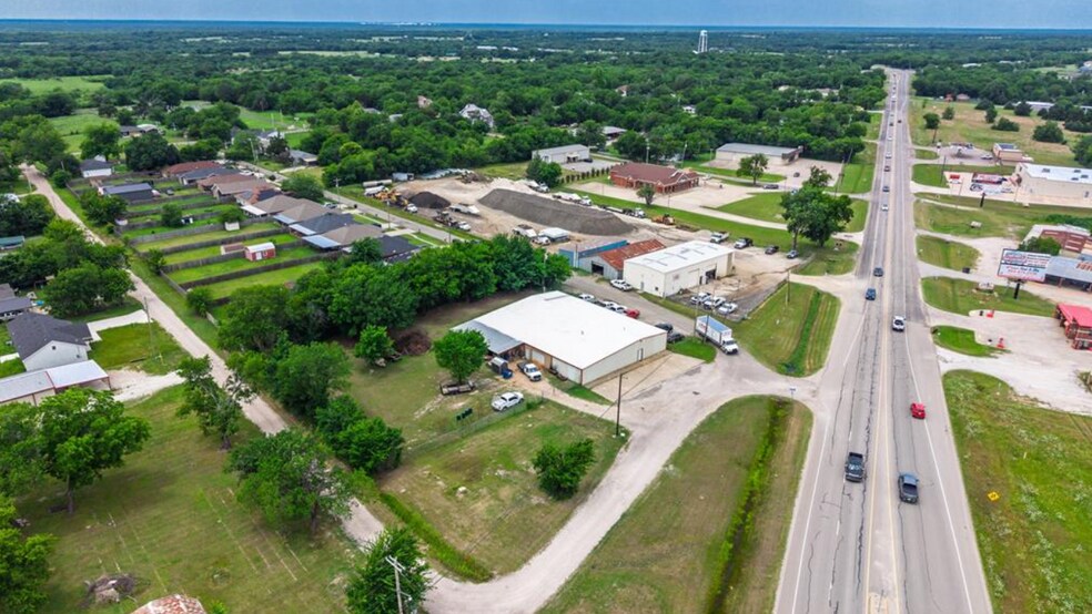 More Photos Of 203 Norton St, Lone Oak Warehouse For Sale