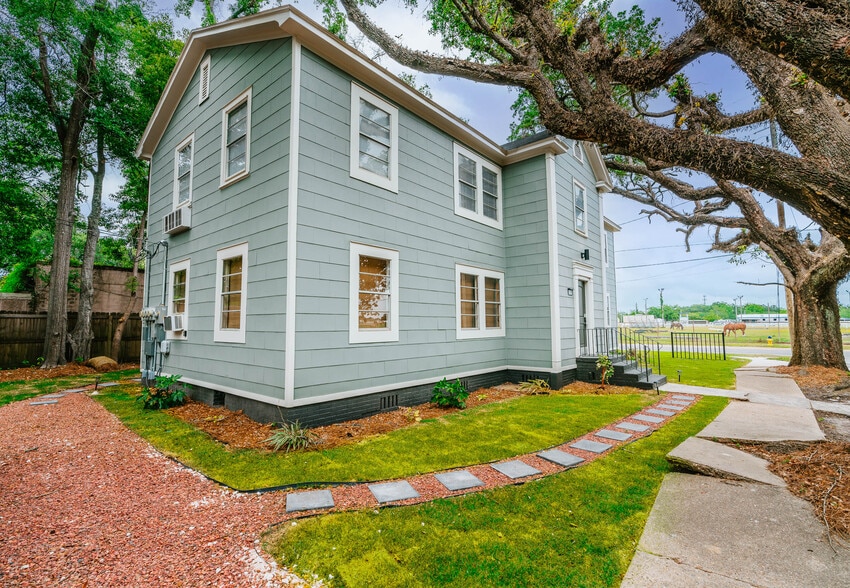 Primary Photo Of 1300 Illinois St, Mobile Multifamily For Sale