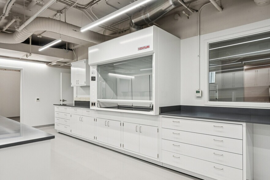 More Photos Of 201-219 N 15th St, Philadelphia Medical For Lease